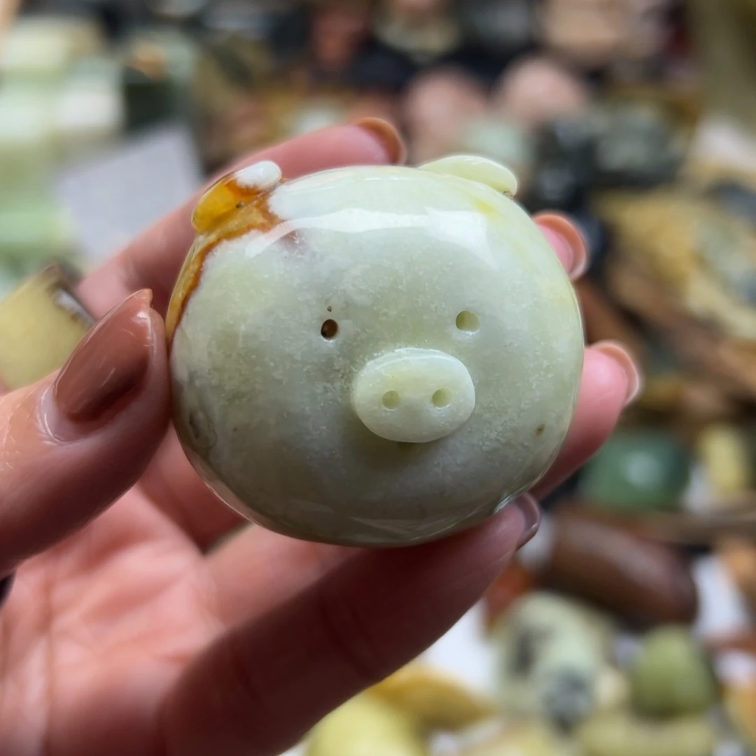 岫玉未镶嵌颈饰辽阳料大白猪有瑕