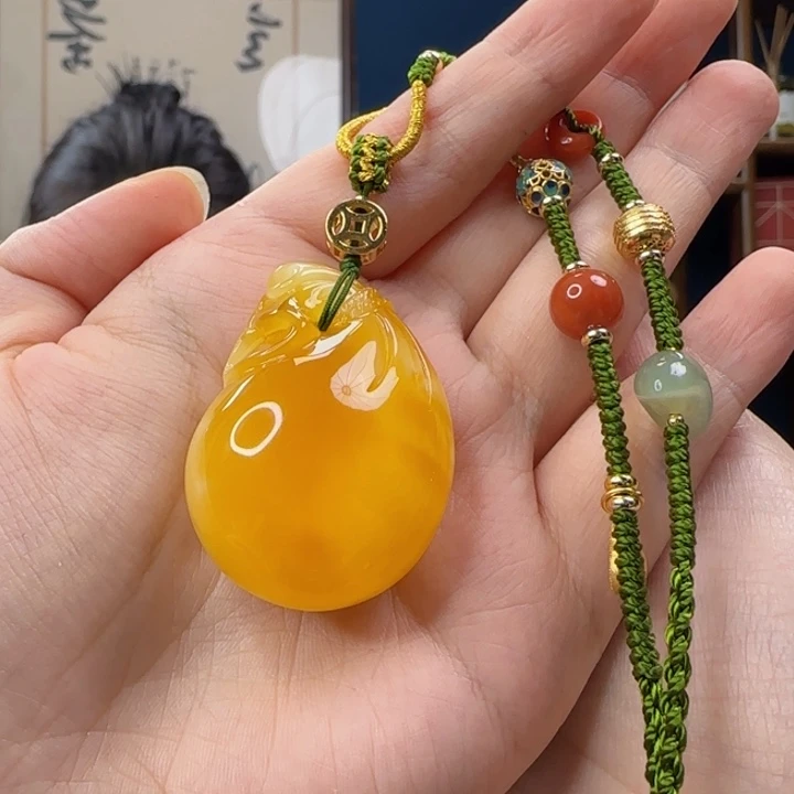 未镶嵌吊坠(赠链)蜜蜡