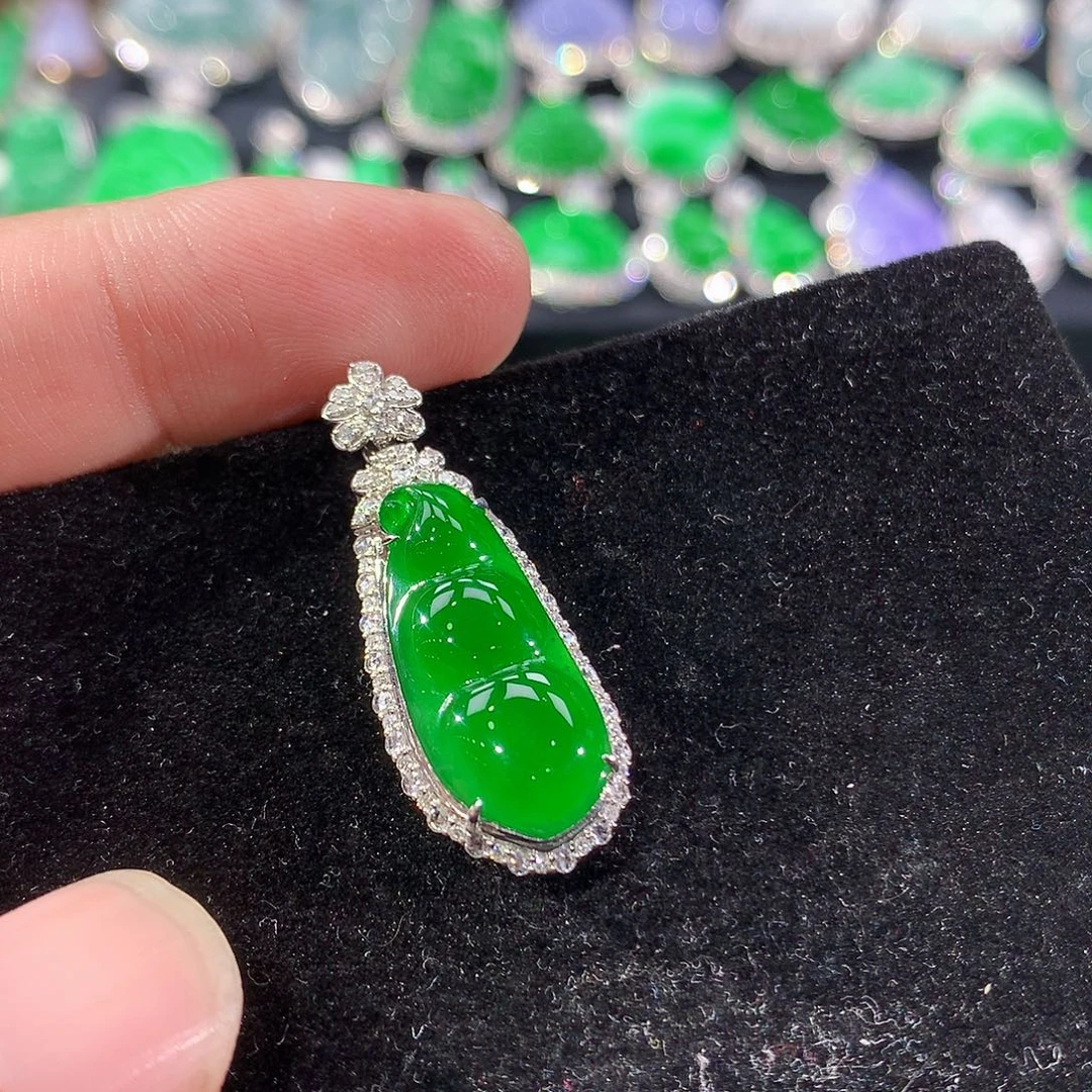 翡翠18K金镶嵌颈饰