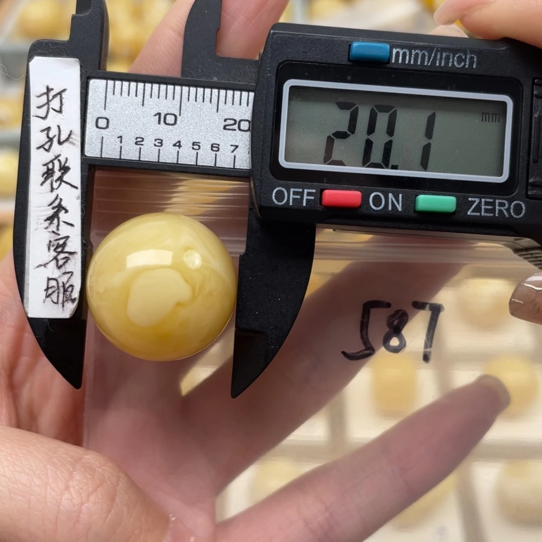 蜜蜡裸石未镶嵌陈***?蜜蜡