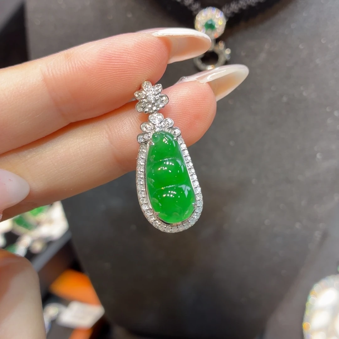 翡翠18K金镶嵌颈饰