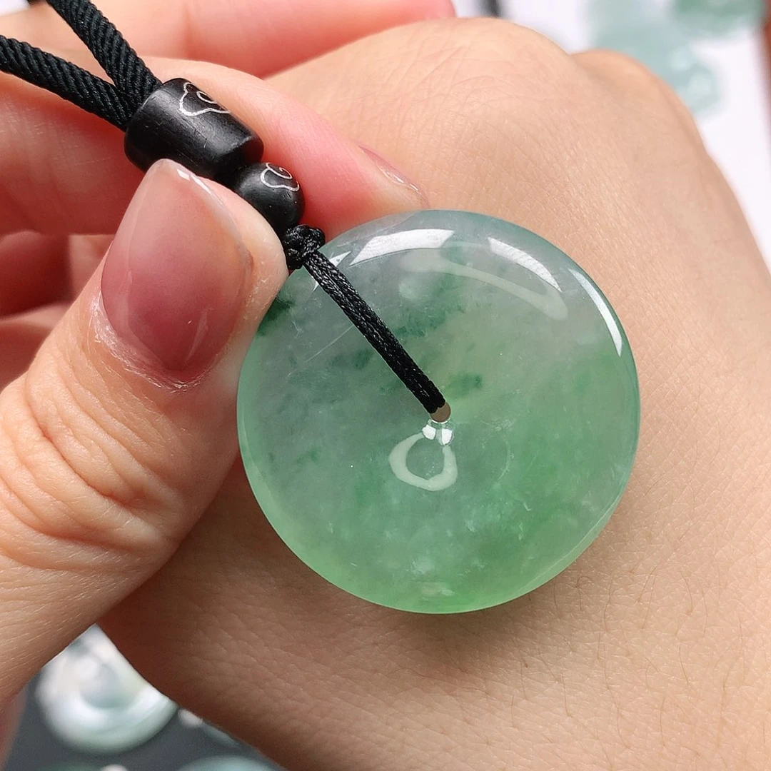 翡翠颈饰未镶嵌平安