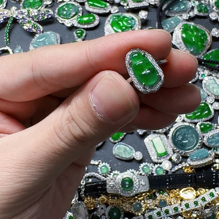 翡翠颈饰未镶嵌天然A货翡翠放漏