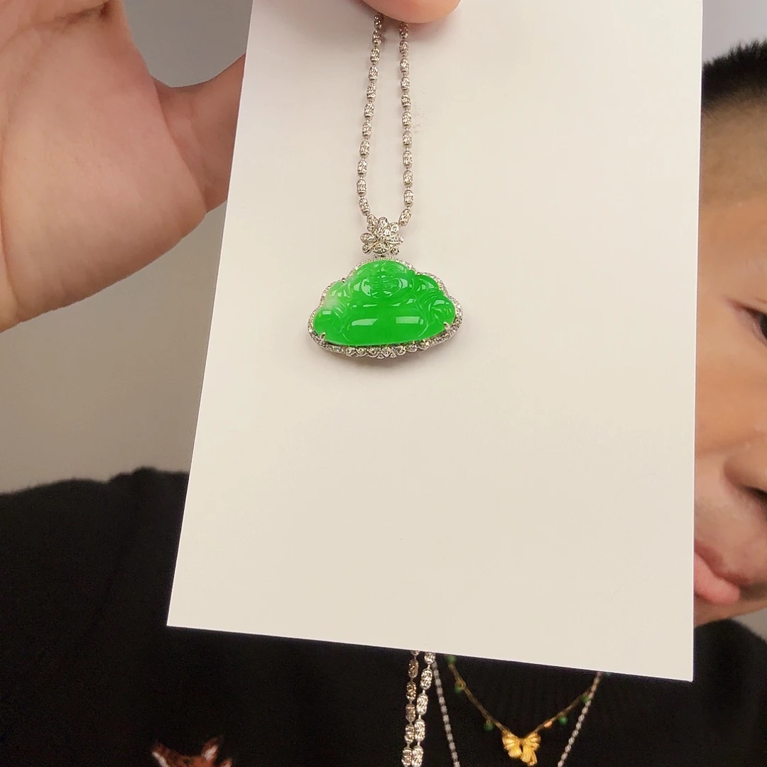 身***后翡翠18K金镶嵌颈饰一件