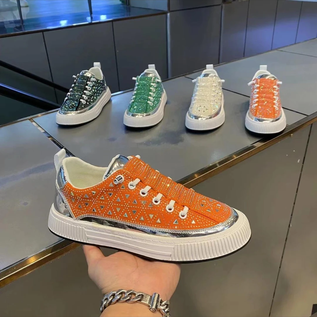 满钻男鞋2024年新款一脚蹬布面百搭平底舒适抖音快手爆款休闲板鞋