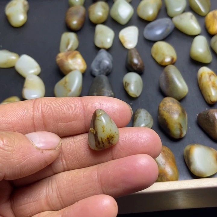 烟***生和田玉（糖玉）未镶嵌珠宝奇石