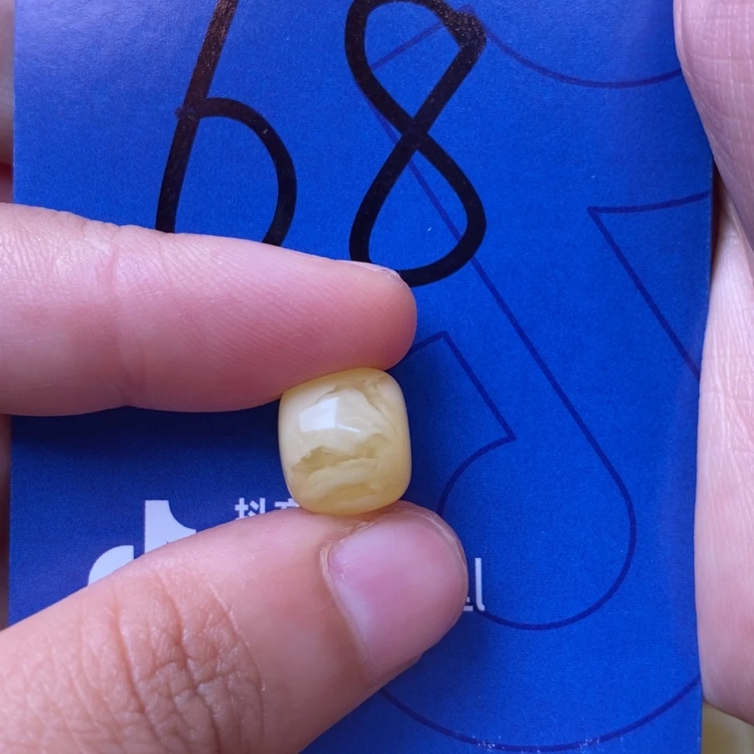 未镶嵌蜜蜡裸石绅***?蜜蜡