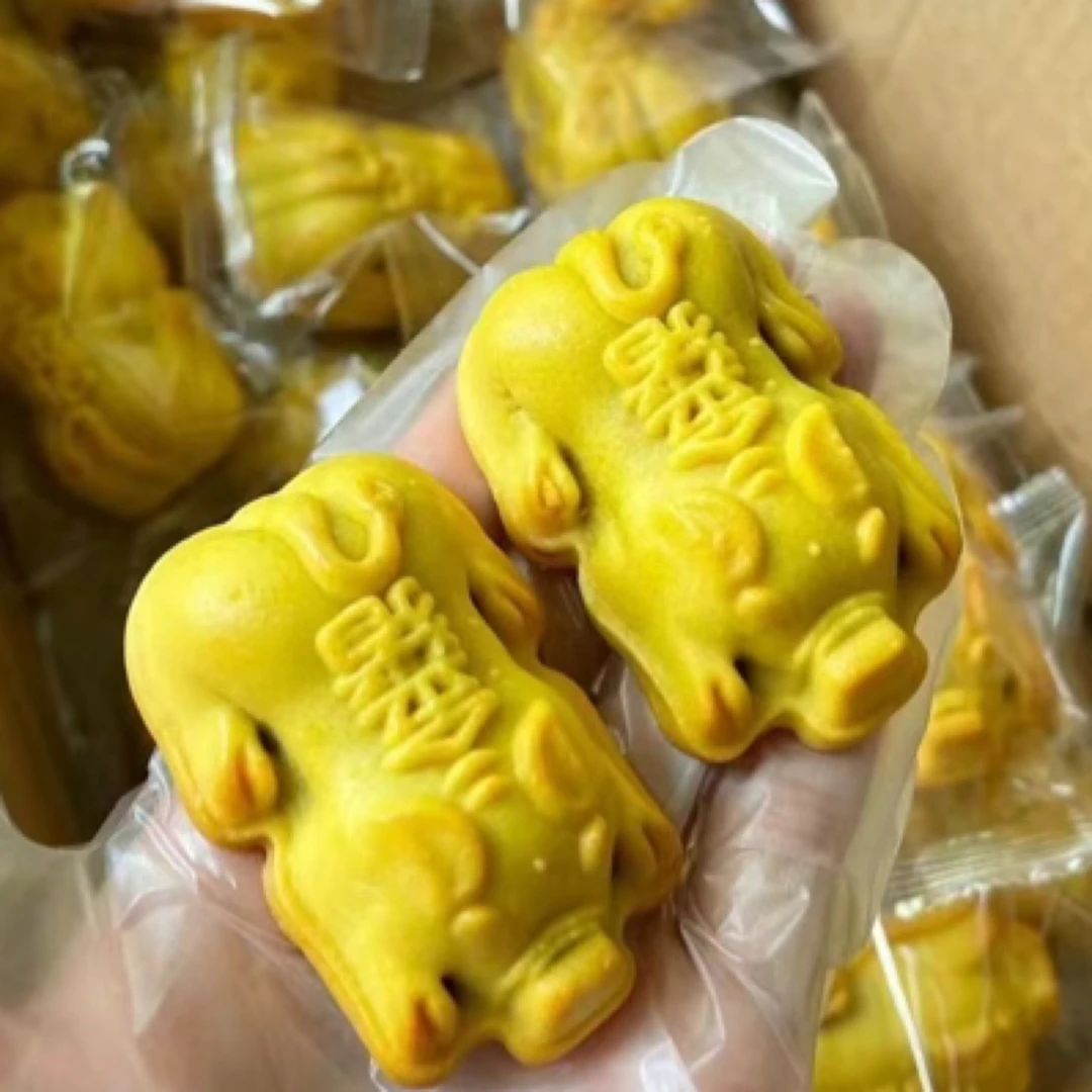 招财金猪紫薯馅夹心咸鸭蛋黄馅10个