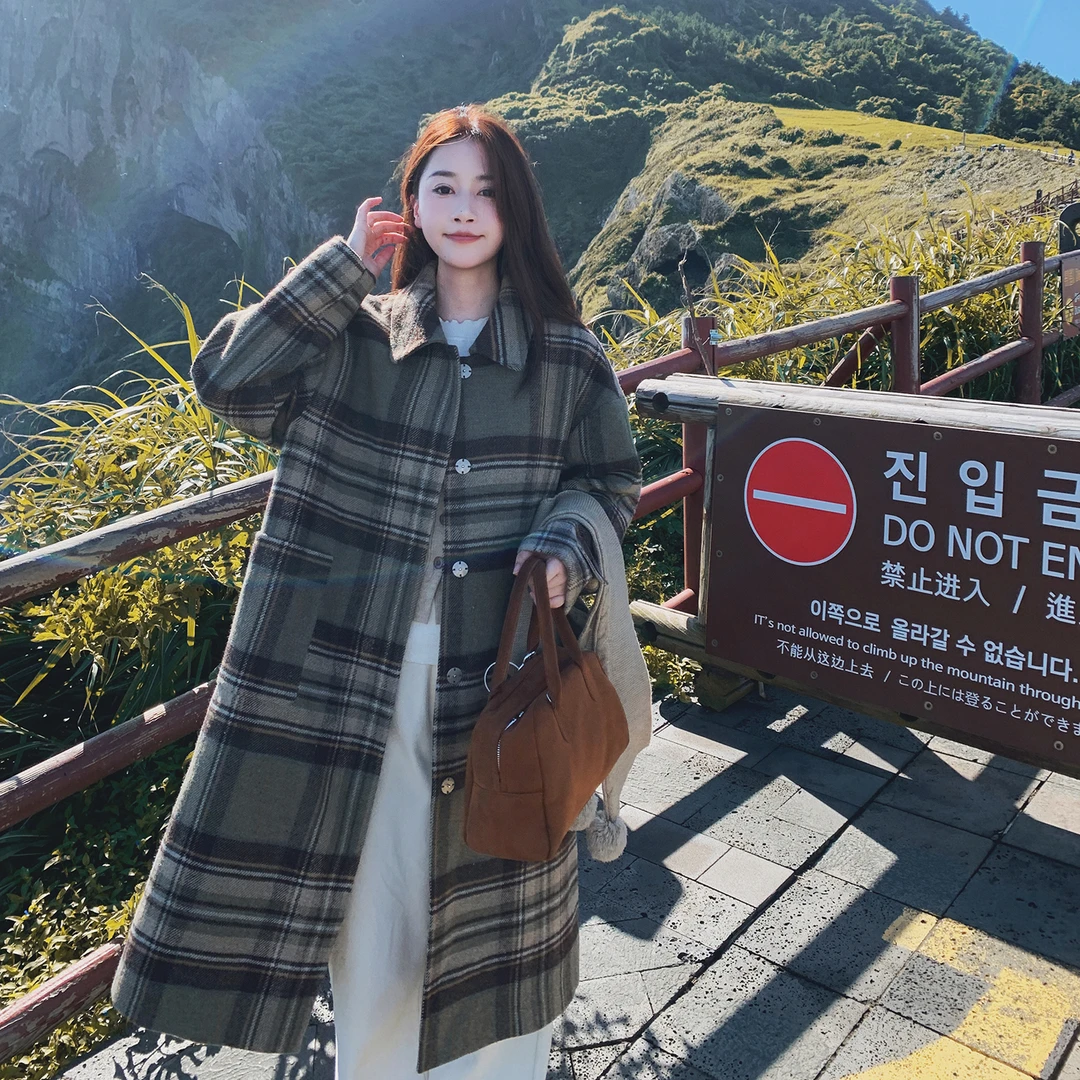 韩系绿色格子大衣女2025秋冬新款可脱卸针织帽中长款格纹毛呢外套