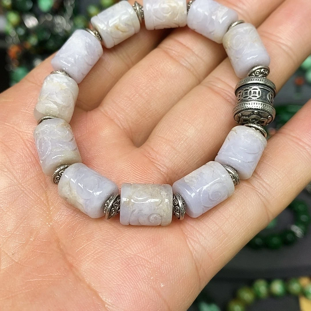 未镶嵌手链翡翠漂亮美眉和