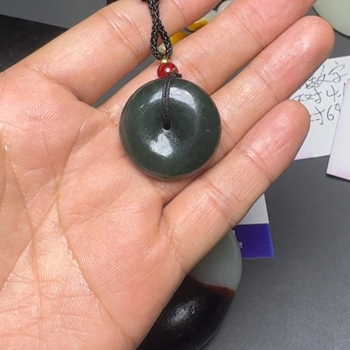 实***人和田玉（糖玉）未镶嵌颈饰