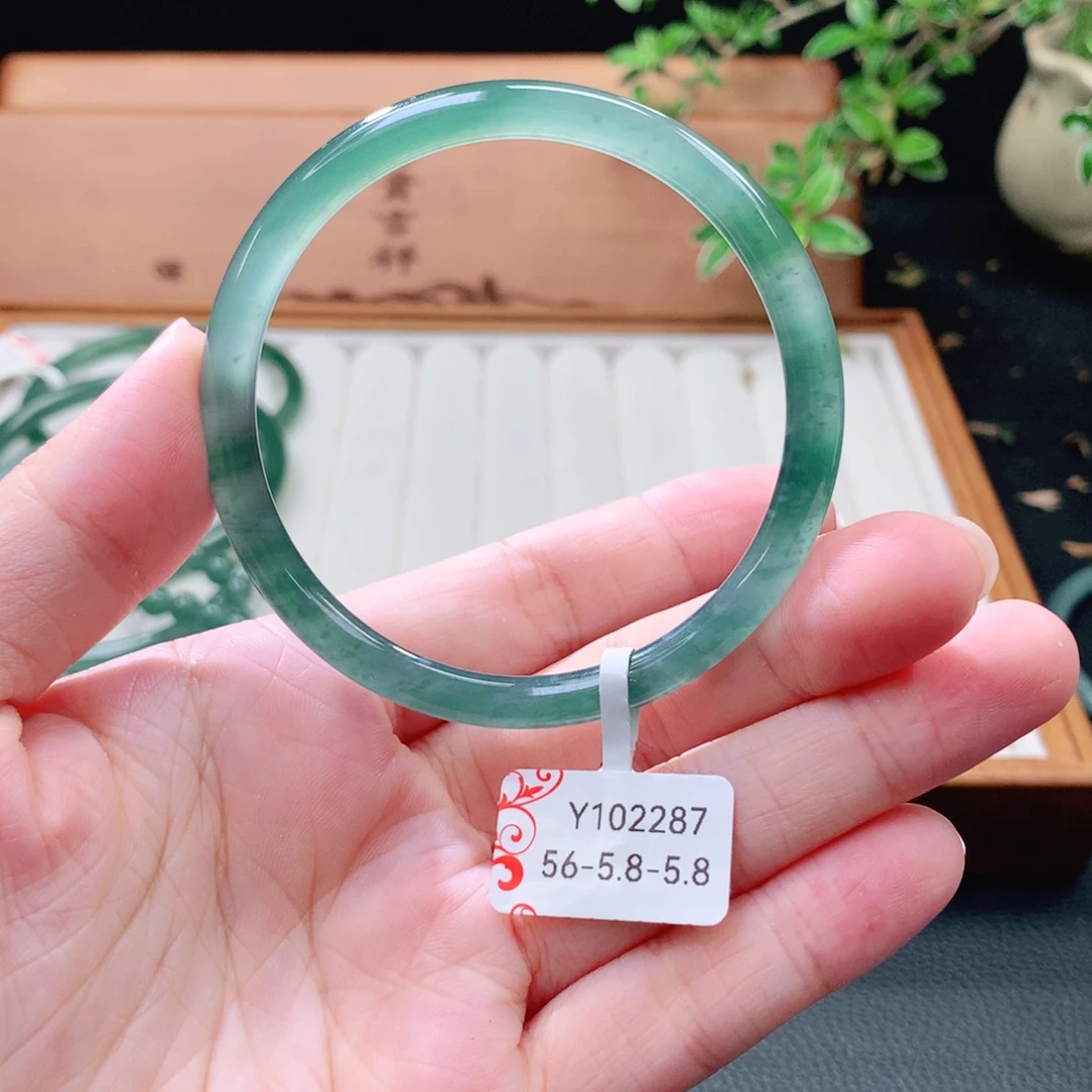 翡翠未镶嵌手镯（圆镯）