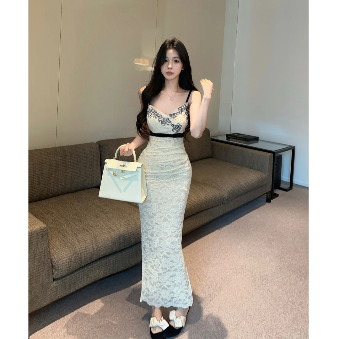 2025秋季新款纯欲性感蕾丝吊带连衣裙收腰显瘦气质小众包臀长裙女