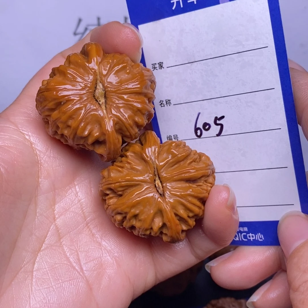 文玩核桃把件605/37白狮子色差