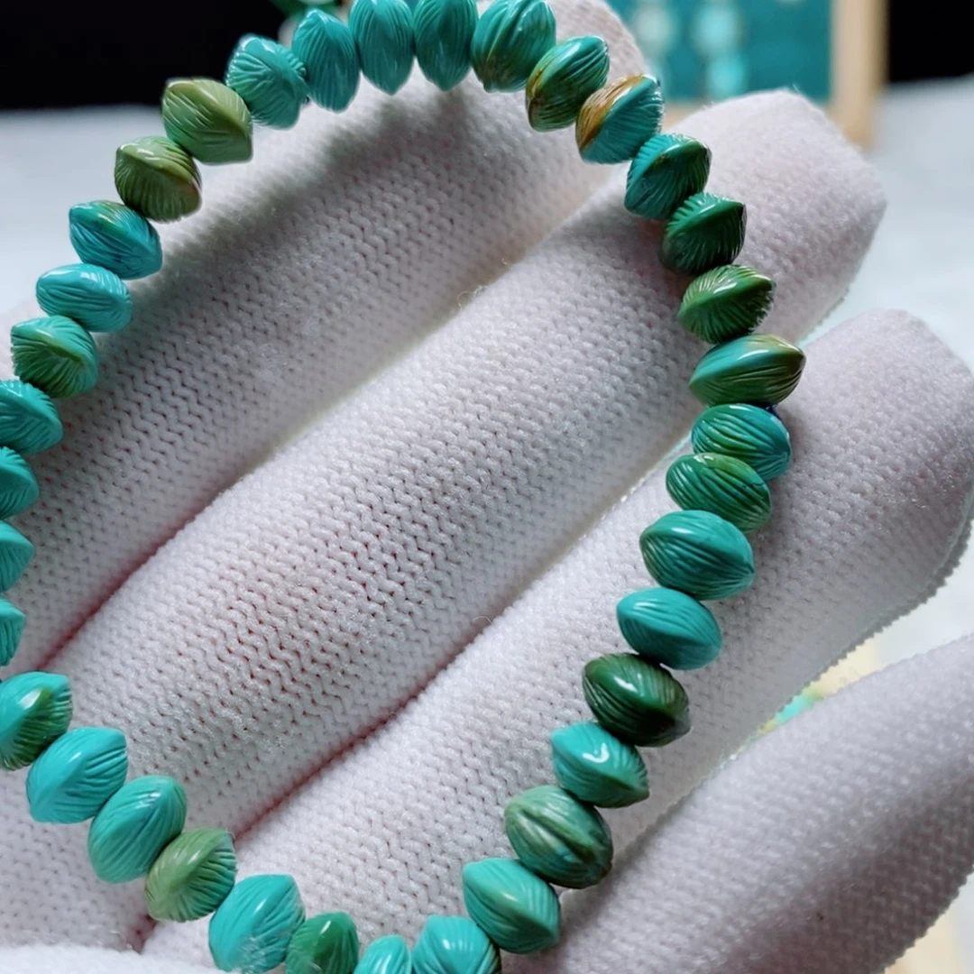 绿松石未镶嵌颈饰真**香