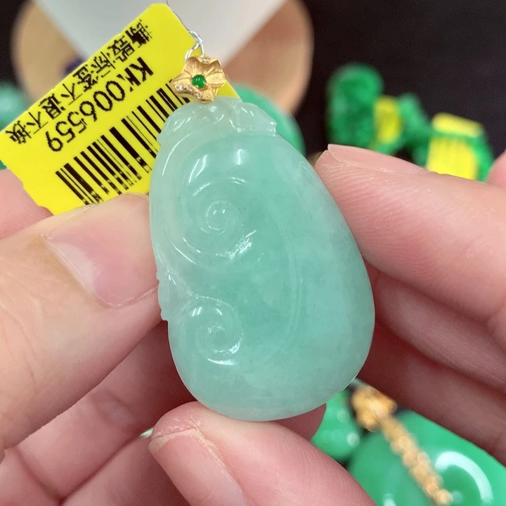 颈饰18K金镶嵌翡翠