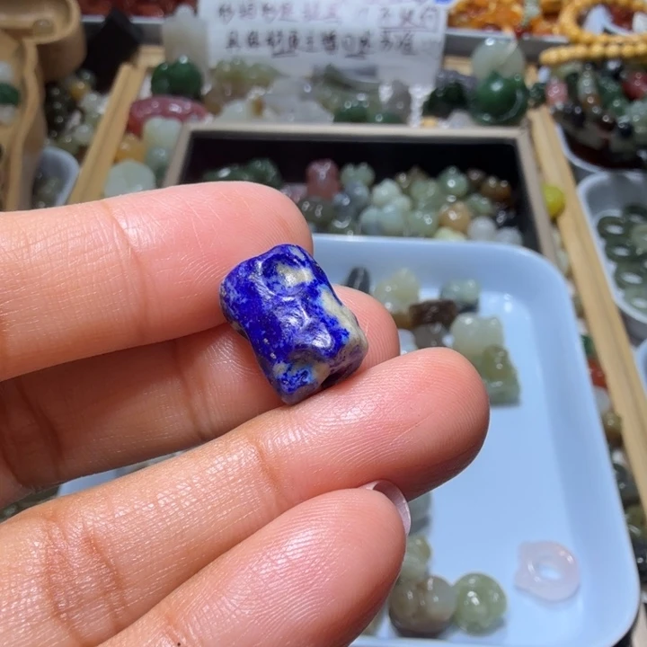 和田玉未镶嵌珠宝半成品莫*鱼