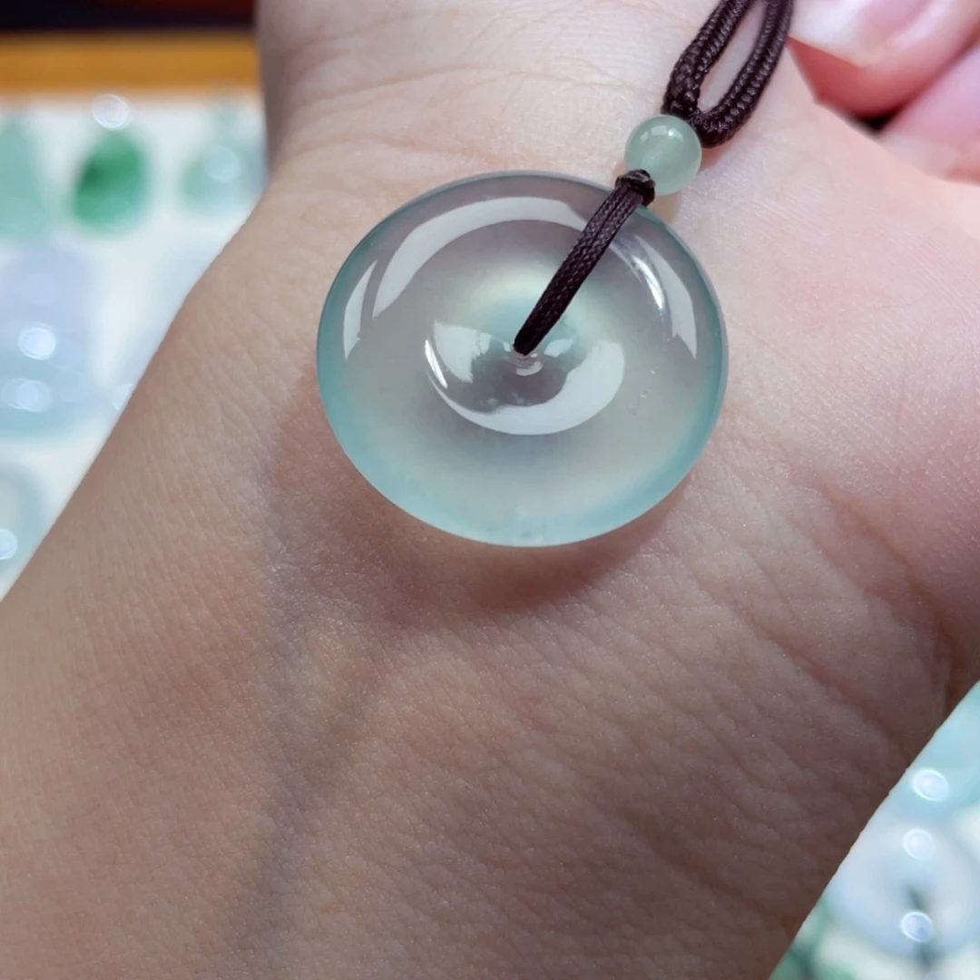 翡翠未镶嵌颈饰平安扣