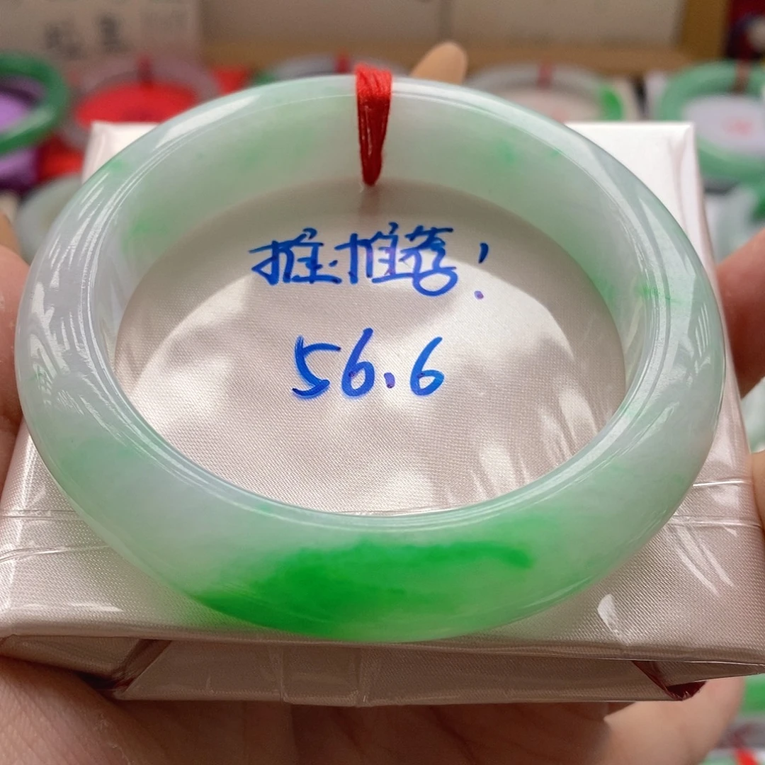 拾***月翡翠未镶嵌手镯分