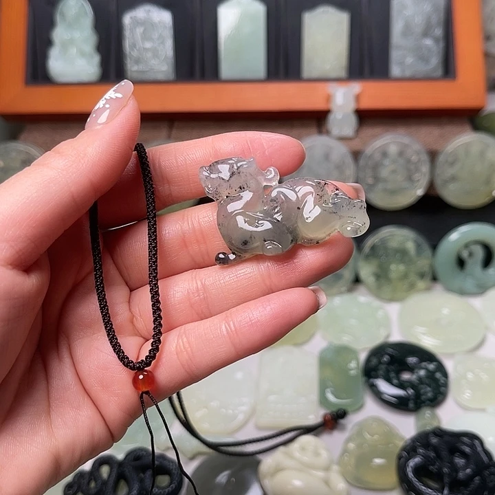 岫玉吊坠(赠链)未镶嵌