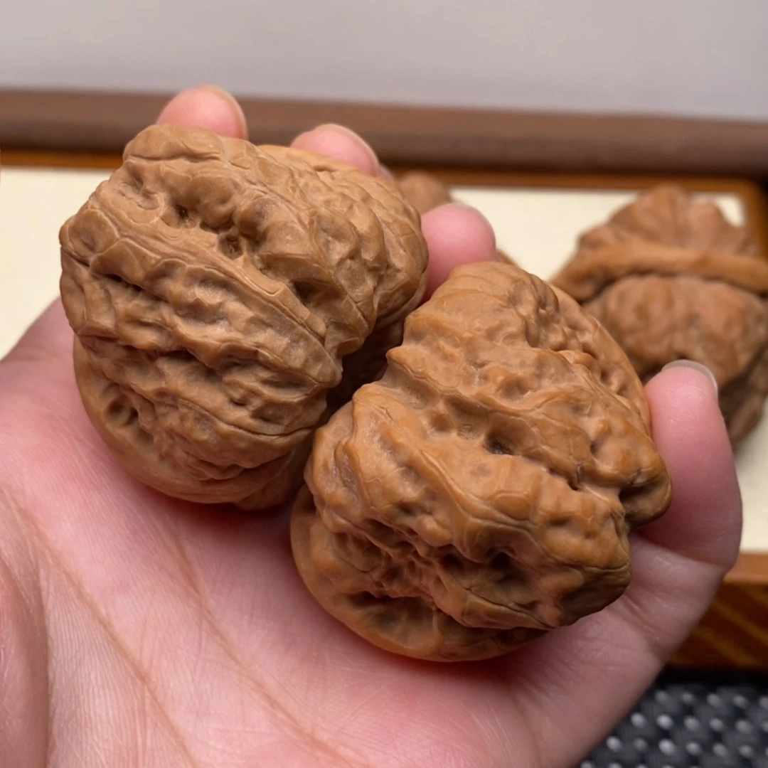 【闪购商品】把件文玩核桃边41肚45左右