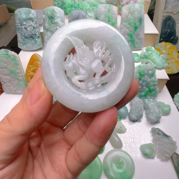 翡翠未镶嵌颈饰翡翠首饰