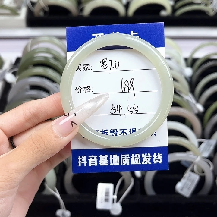 和田玉未镶嵌手镯