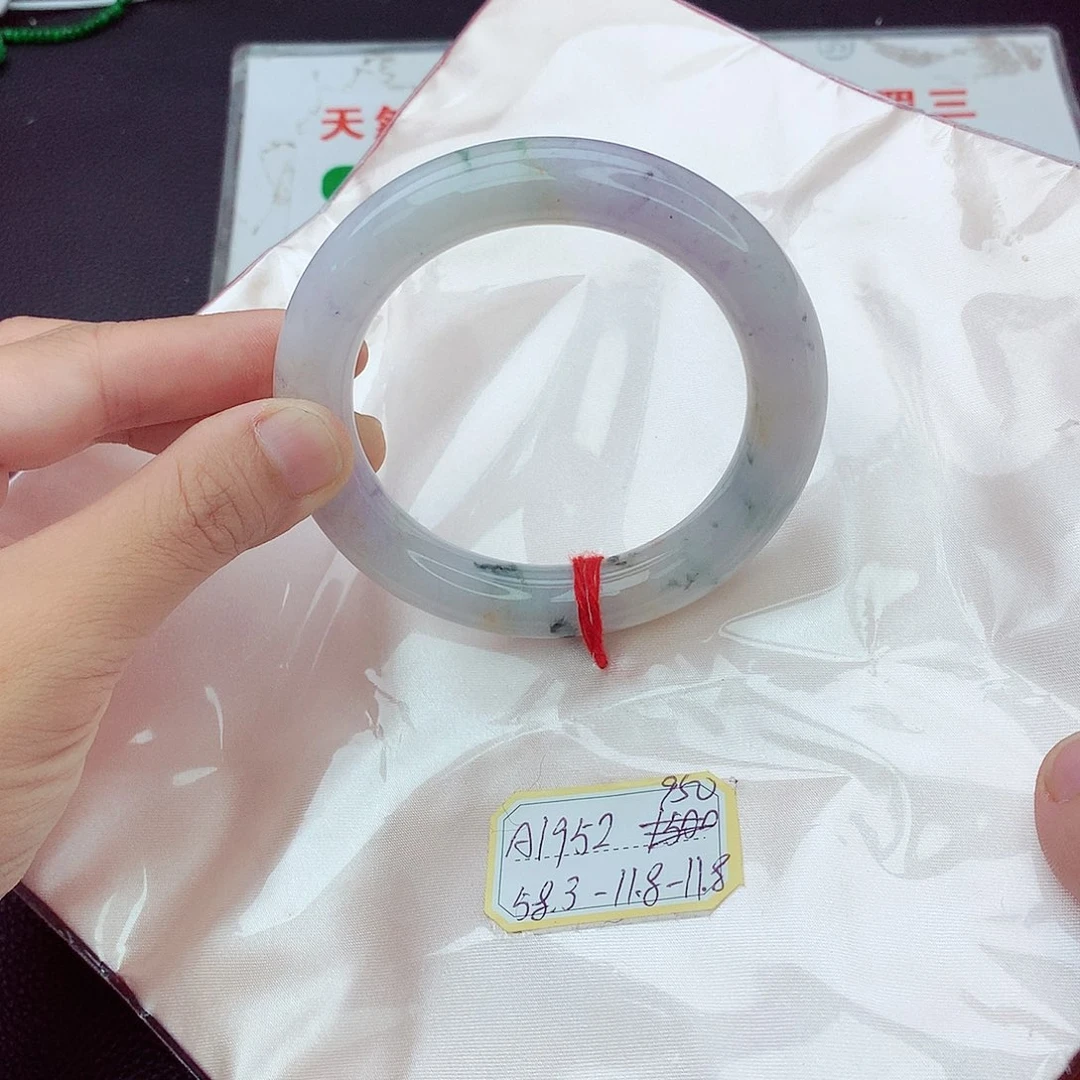 翡翠手镯未镶嵌翡翠