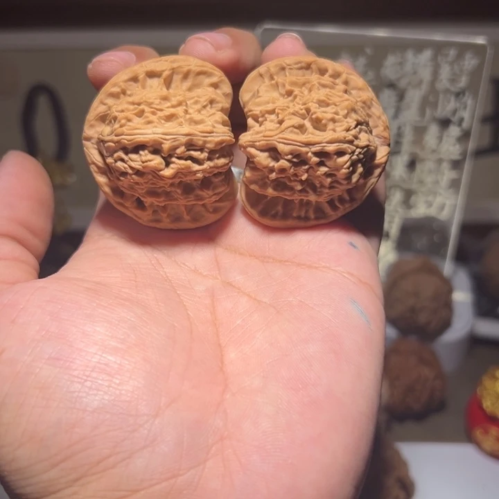 把件文玩核桃42微修尖三角白