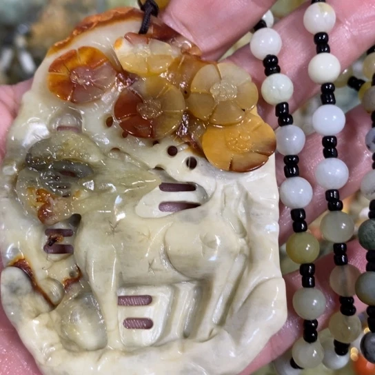 蛇纹石玉未镶嵌颈饰