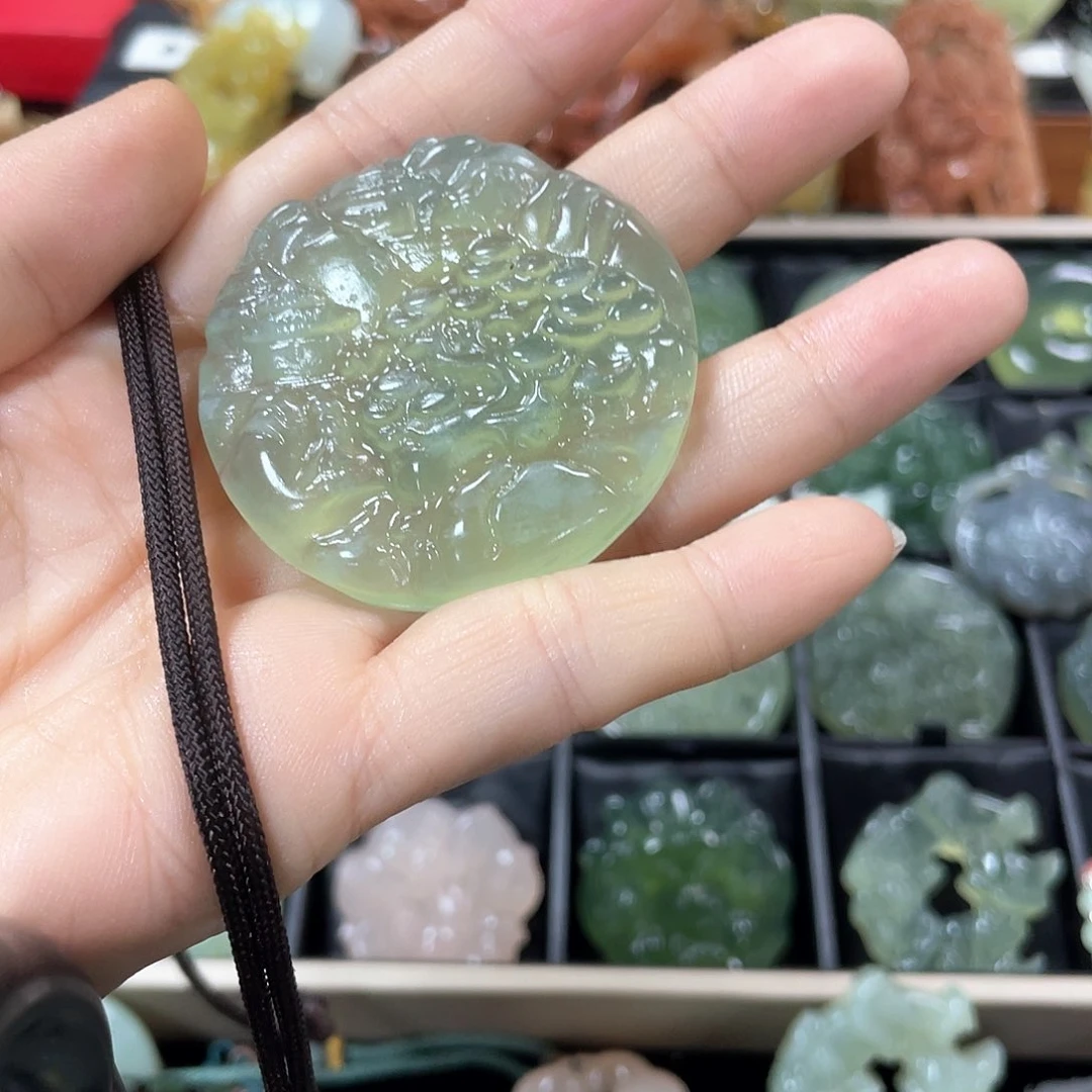 蛇纹石玉颈饰未镶嵌