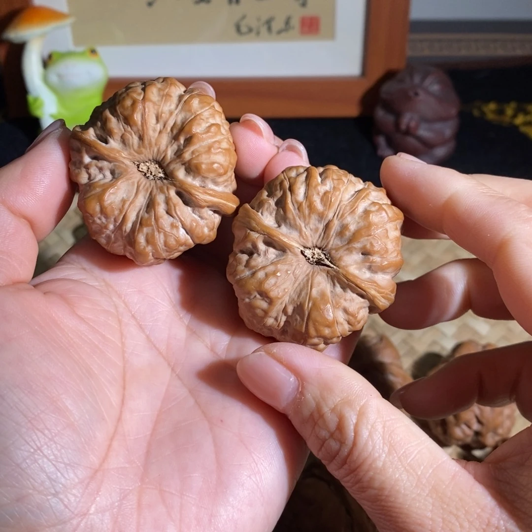 浄***馆文玩核桃吊坠老树果肌肉蛙