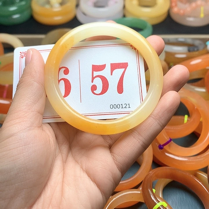 未镶嵌石英质玉（黄龙玉）手镯真*?