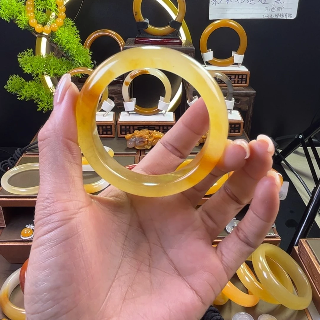 未镶嵌手镯石英质玉