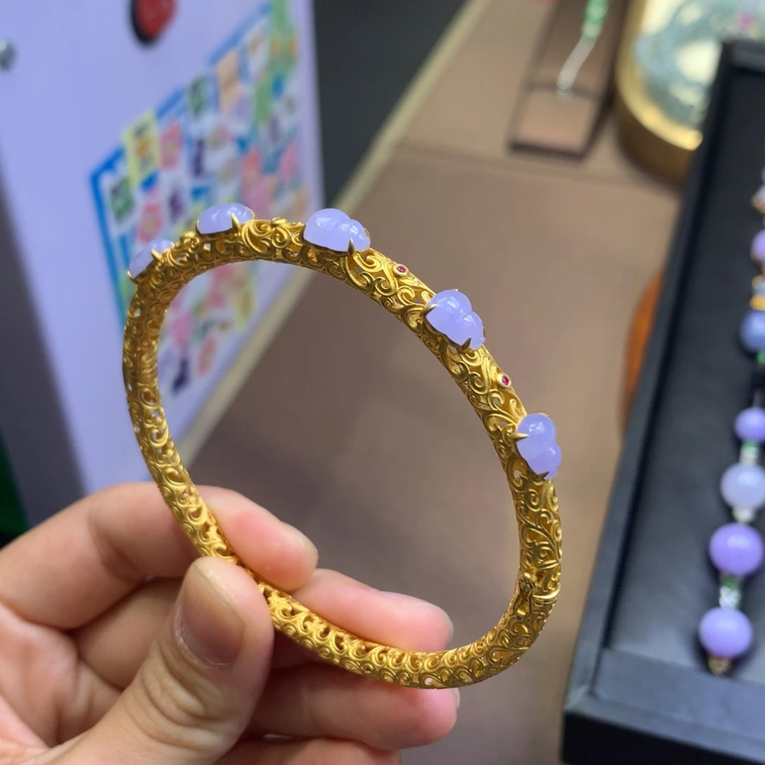 k***y翡翠18K金镶嵌颈饰翡翠