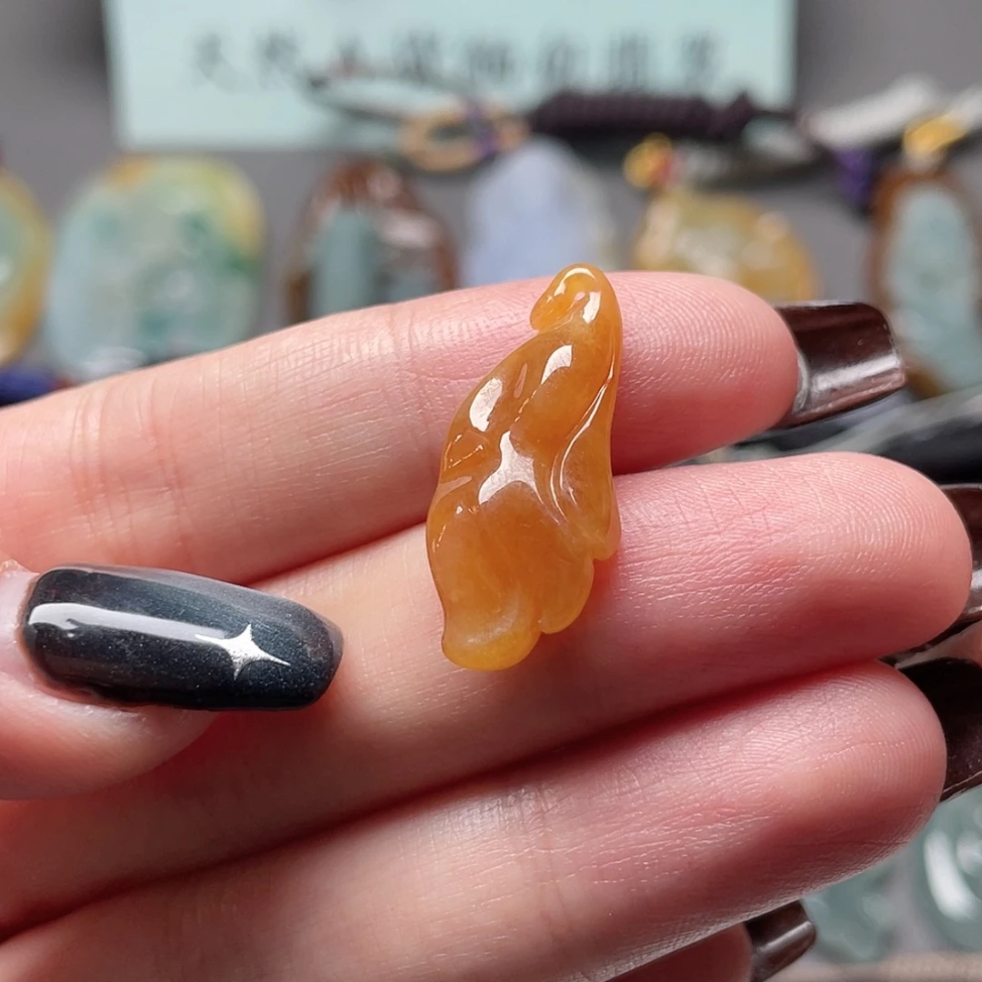 翡翠未镶嵌颈饰叶子