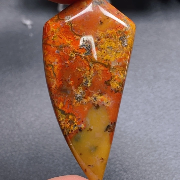 玛瑙/玉髓颈饰未镶嵌是*是