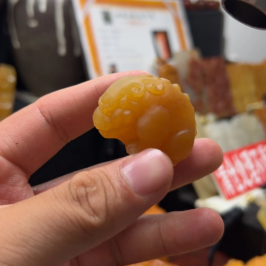 未镶嵌石英质玉（黄龙玉）多样性发货，发其一
