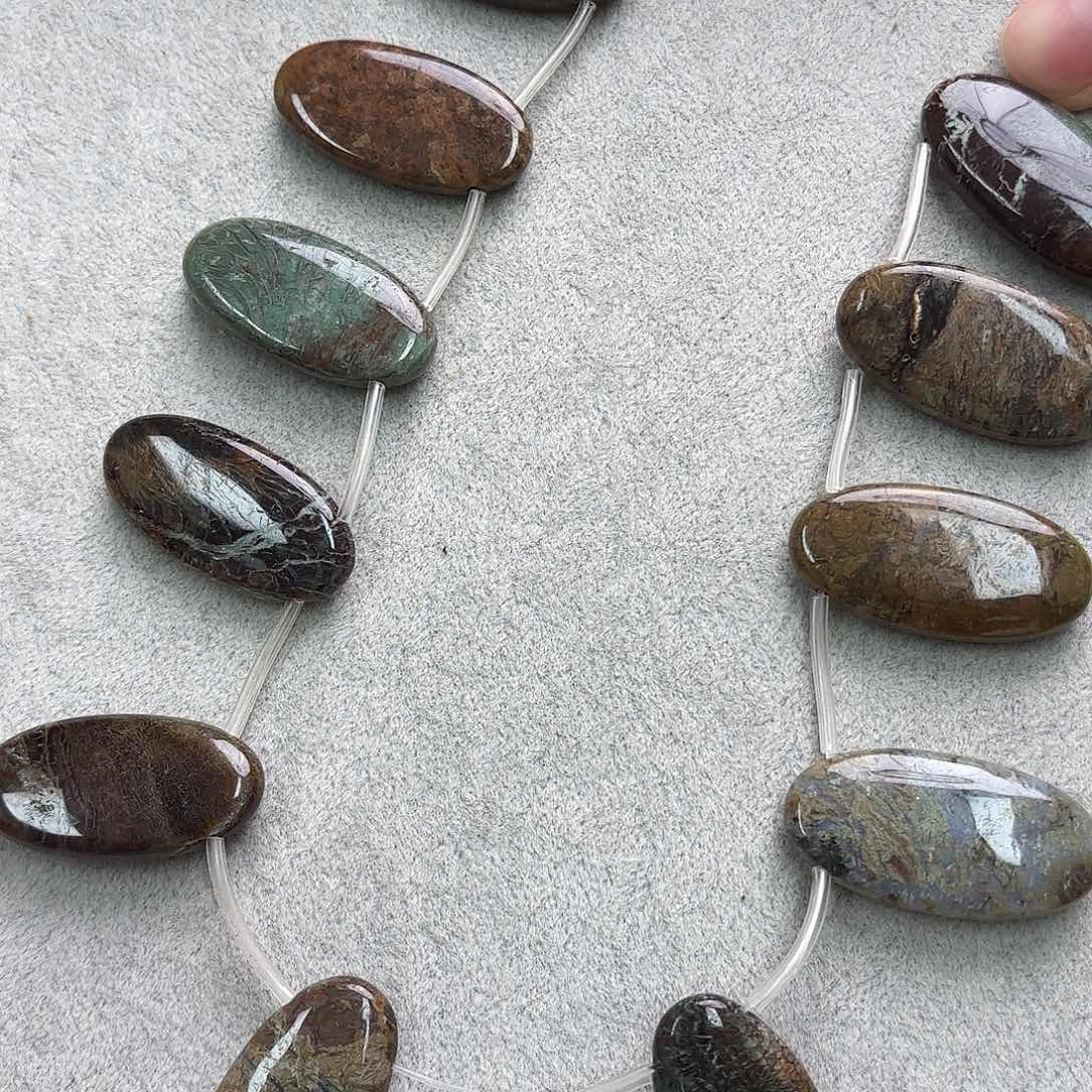 玛瑙/玉髓未镶嵌珠宝半成品20×40蛇皮石椭圆一条
