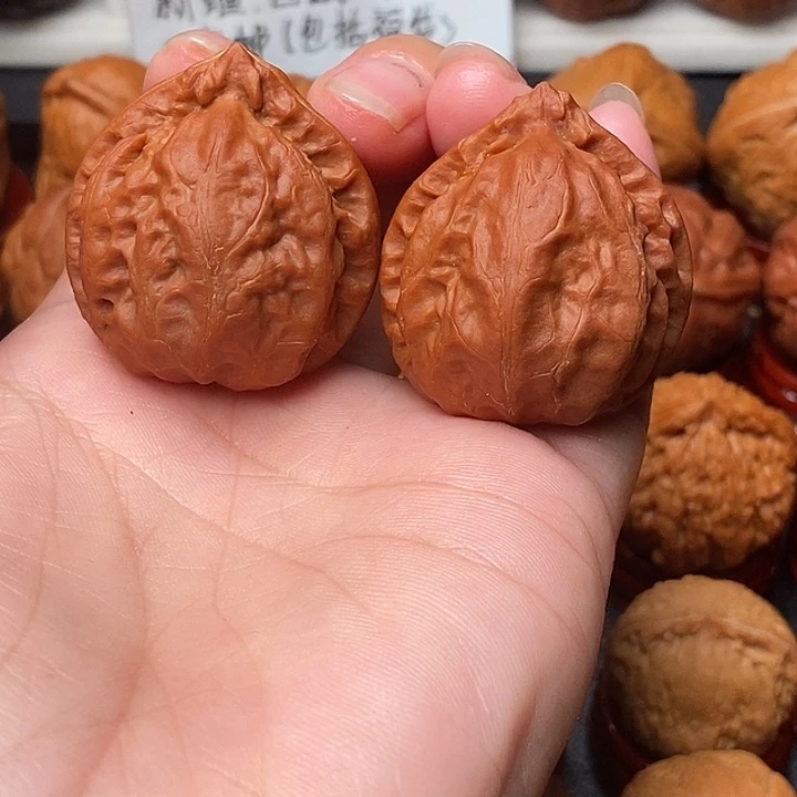 文玩核桃吊坠虎头王