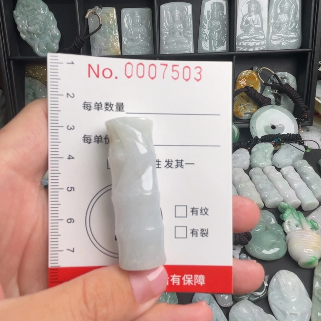 吊坠(不含链)未镶嵌翡翠微瑕