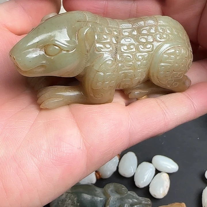 和田玉（糖玉）车挂未镶嵌美****样