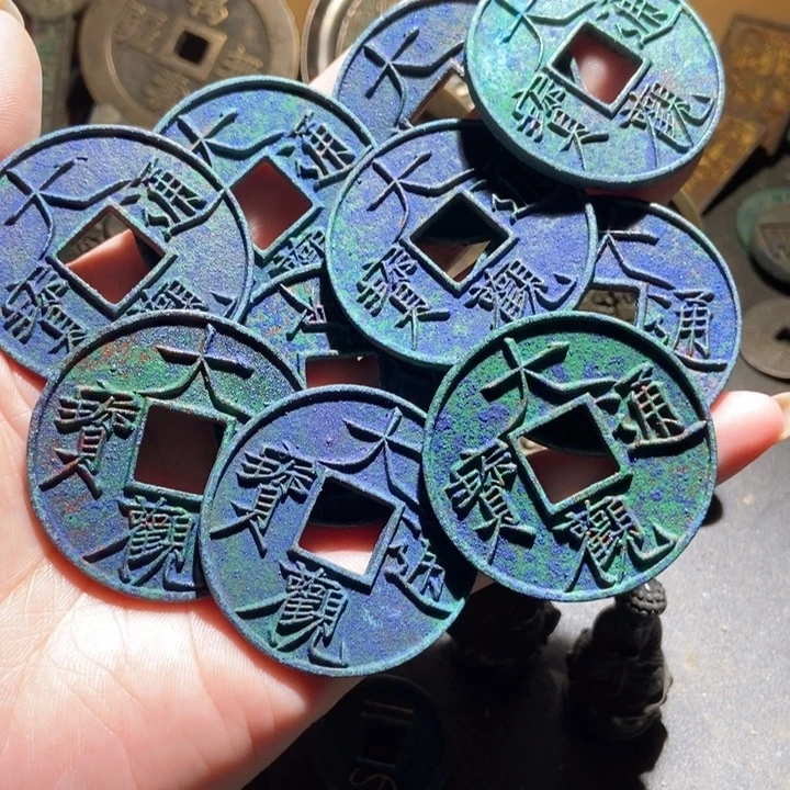 知***人铜现代工艺品仿制品