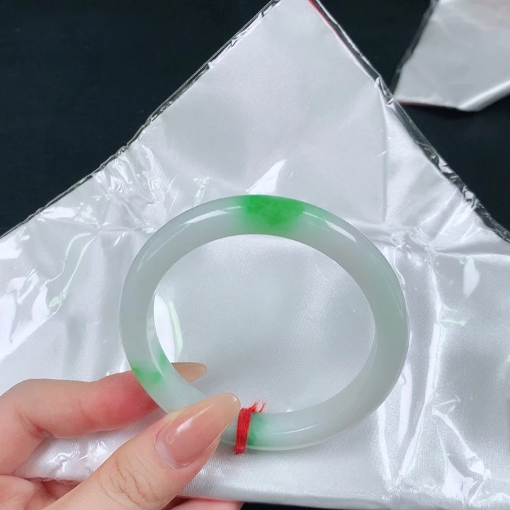 翡翠手镯未镶嵌天然翡翠手镯04