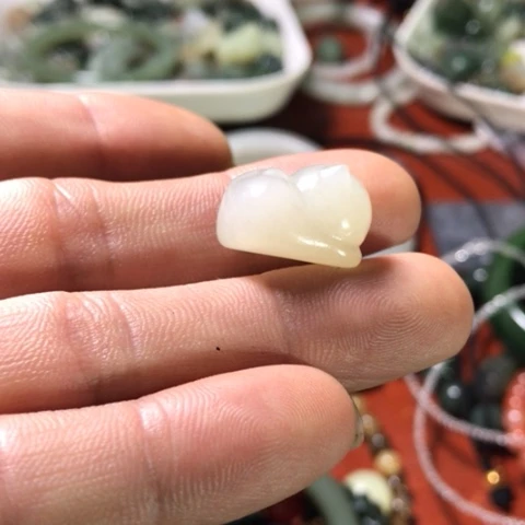 颈饰未镶嵌和田玉（糖玉）?****