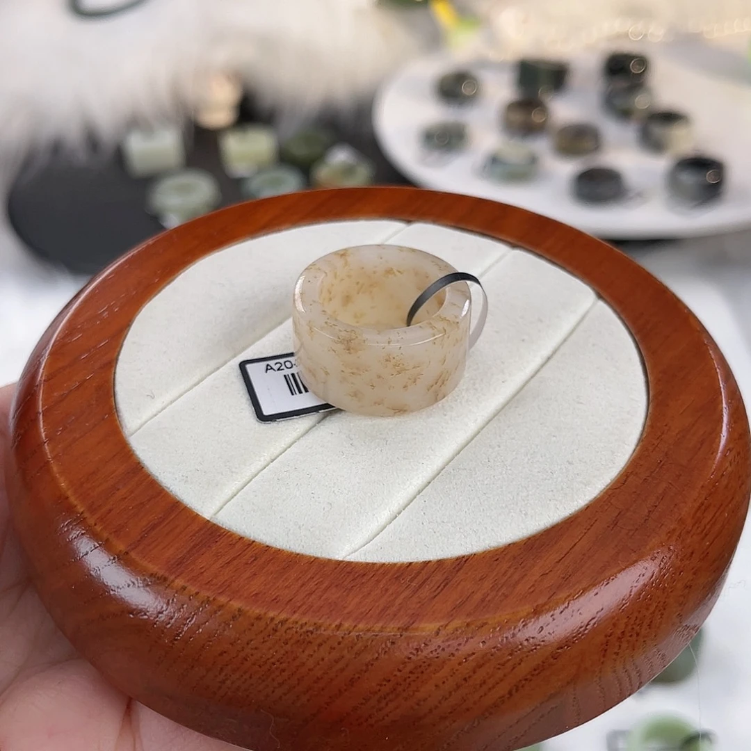 和田玉未镶嵌戒指l61。桂花圆切。16.8。不退换
