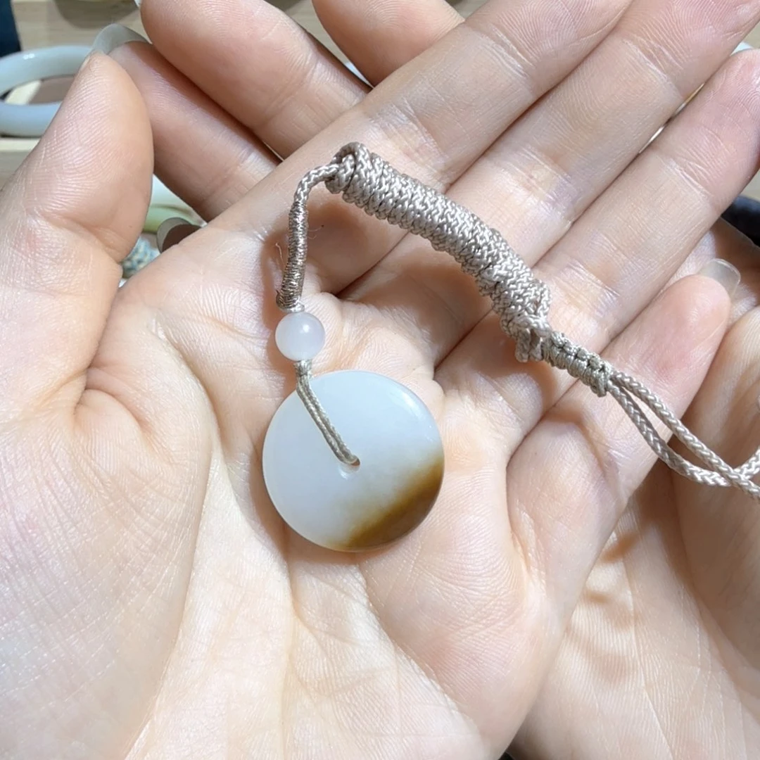 和田玉未镶嵌颈饰小*球