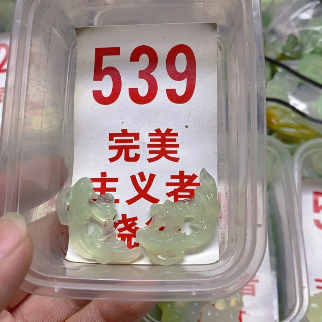 蛇纹石玉吊坠足银镀金镶嵌