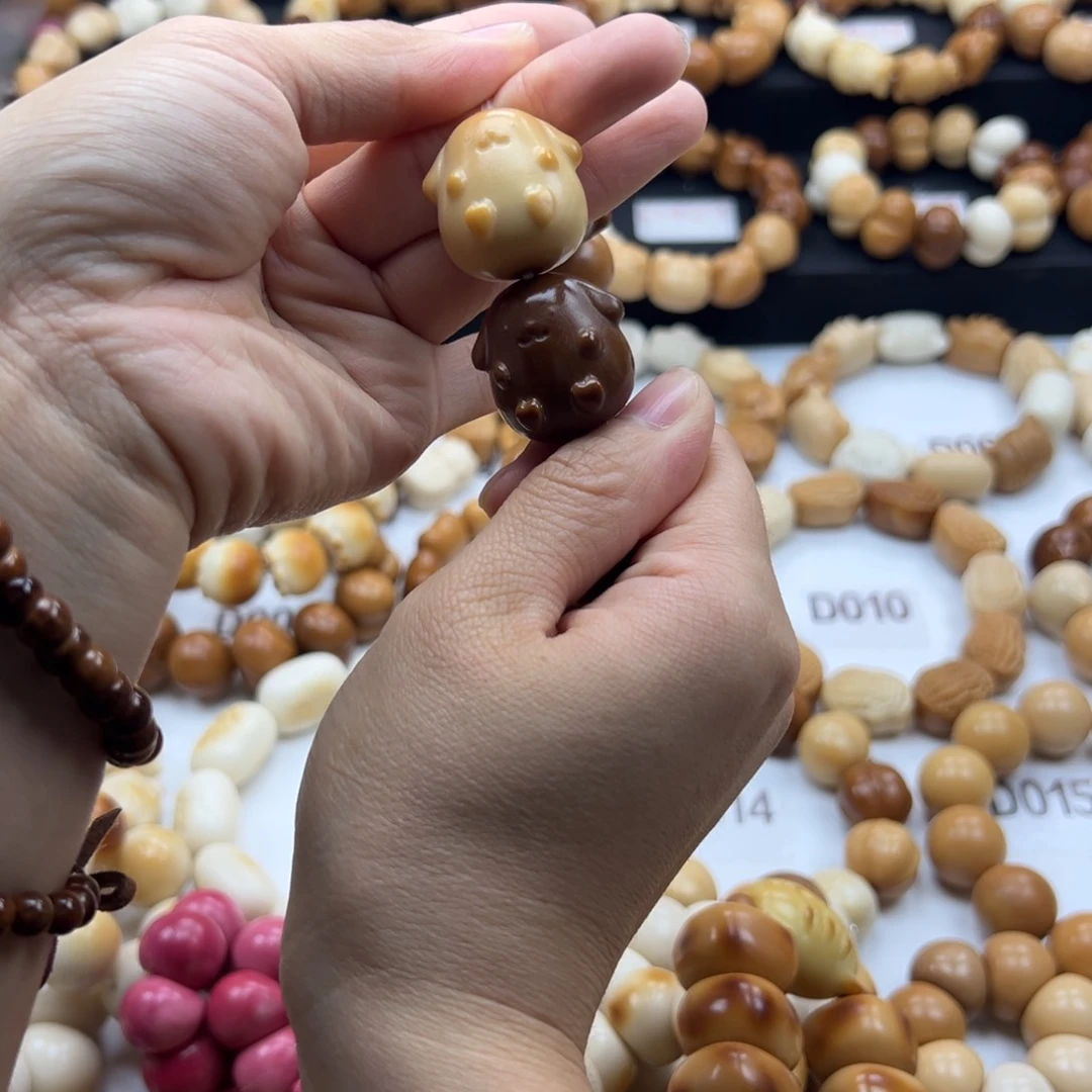 吊坠白玉菩提见*5个深色6个糖心色，一半一半不穿鸳鸯