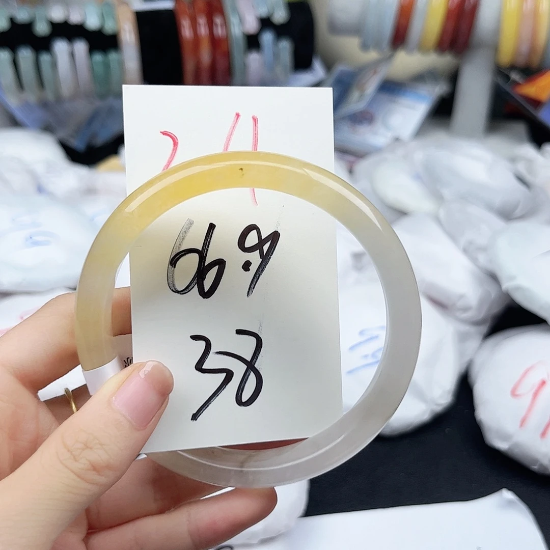未镶嵌手镯石英质玉2.61